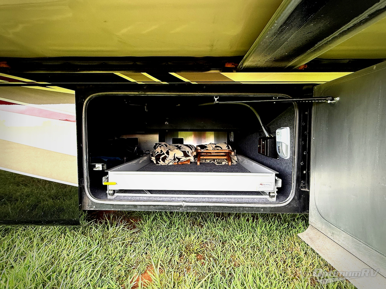 2014 Tiffin Phaeton 36 GH Photo 26