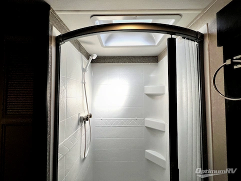 2022 Highland Ridge Roamer RF364BHS RV Photo 4