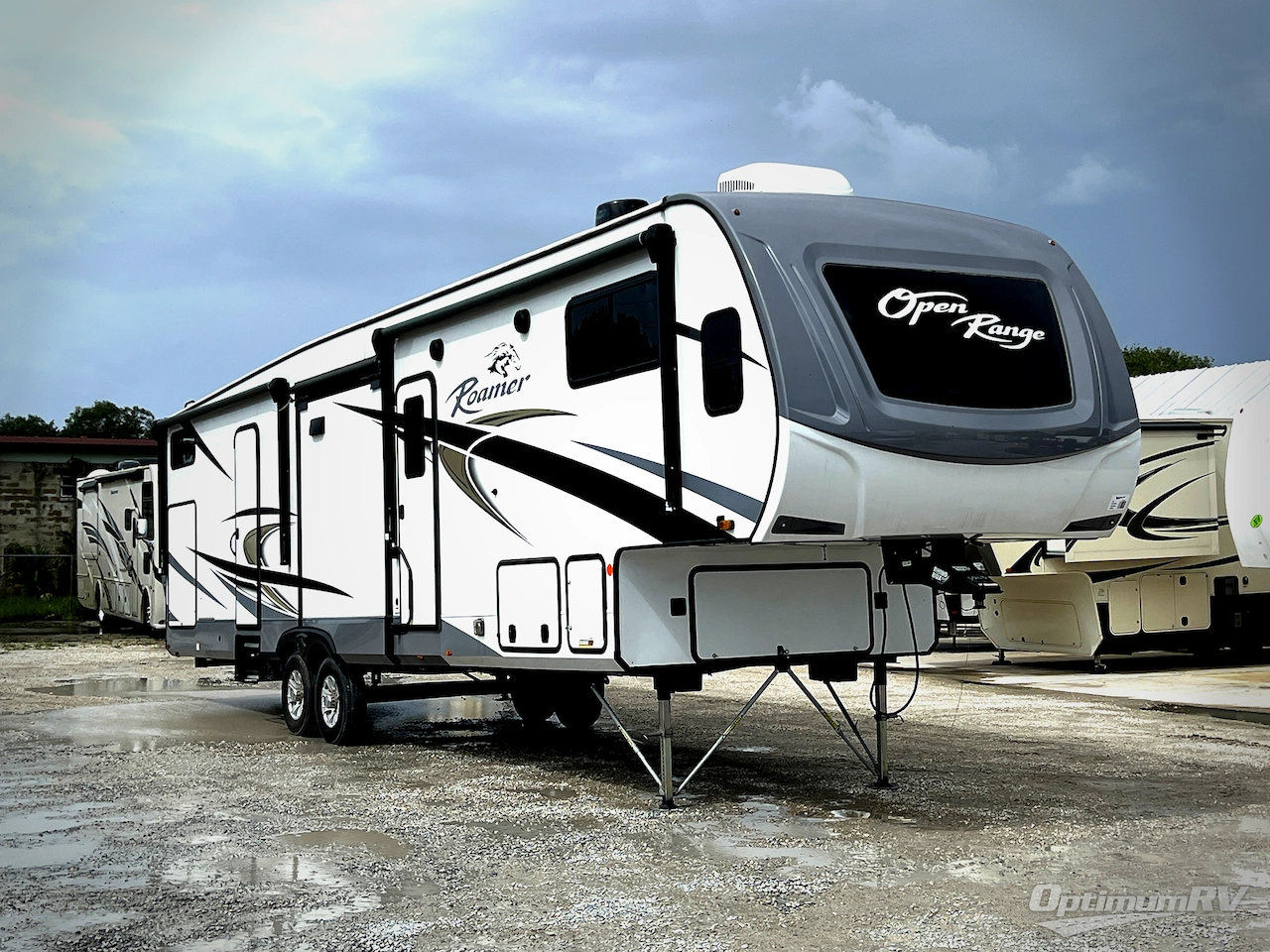 2022 Highland Ridge Roamer RF364BHS Photo 1