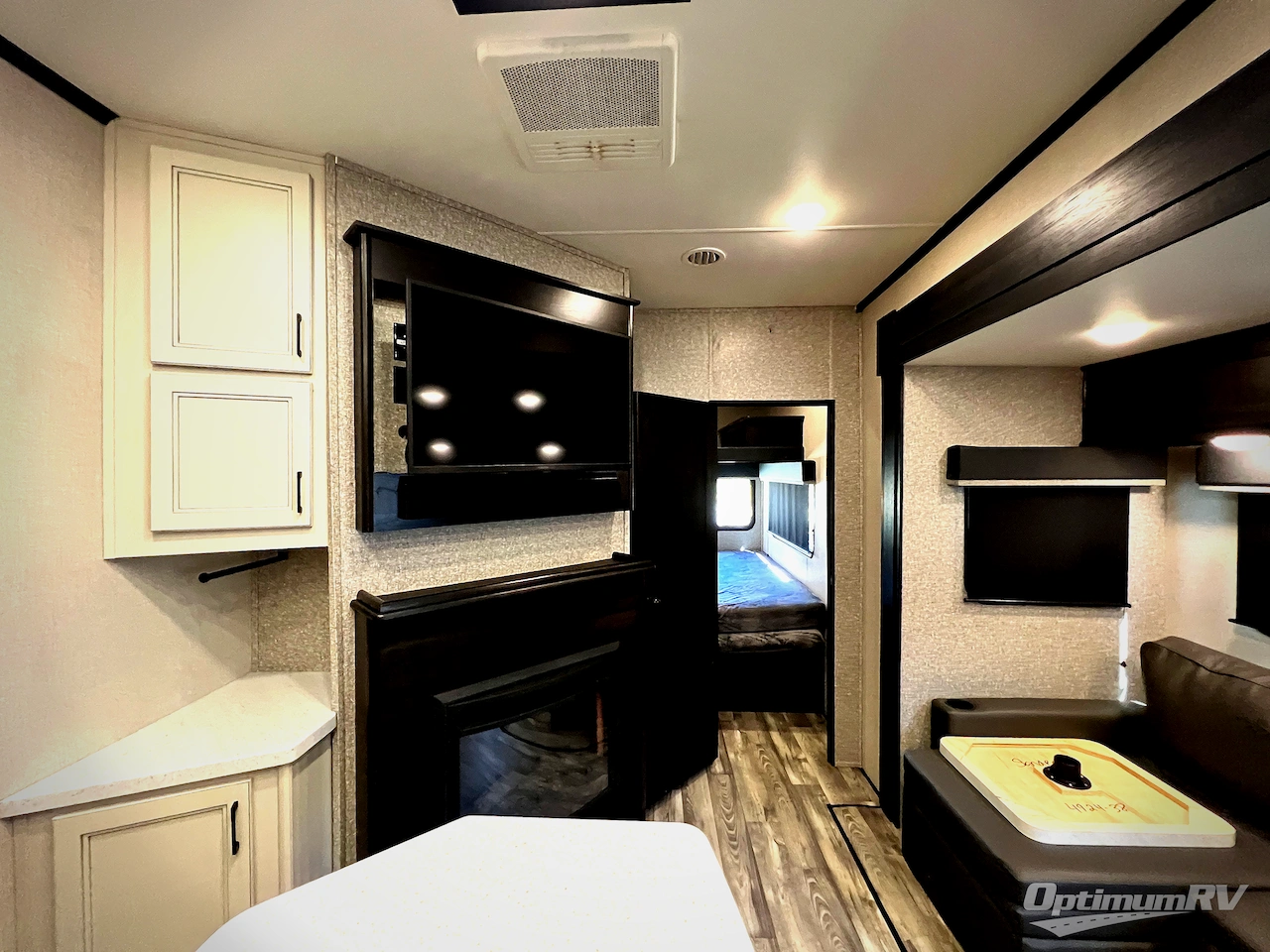 2022 Highland Ridge Roamer RF364BHS Photo 4