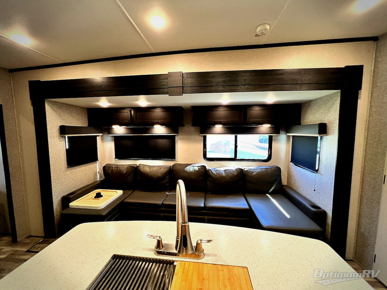 2022 Highland Ridge Roamer RF364BHS Photo 6