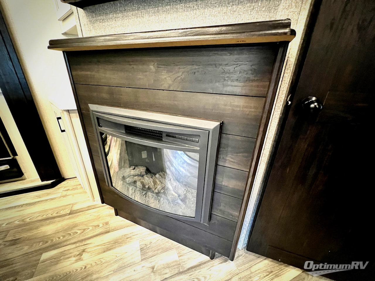 2022 Highland Ridge Roamer RF364BHS Photo 9