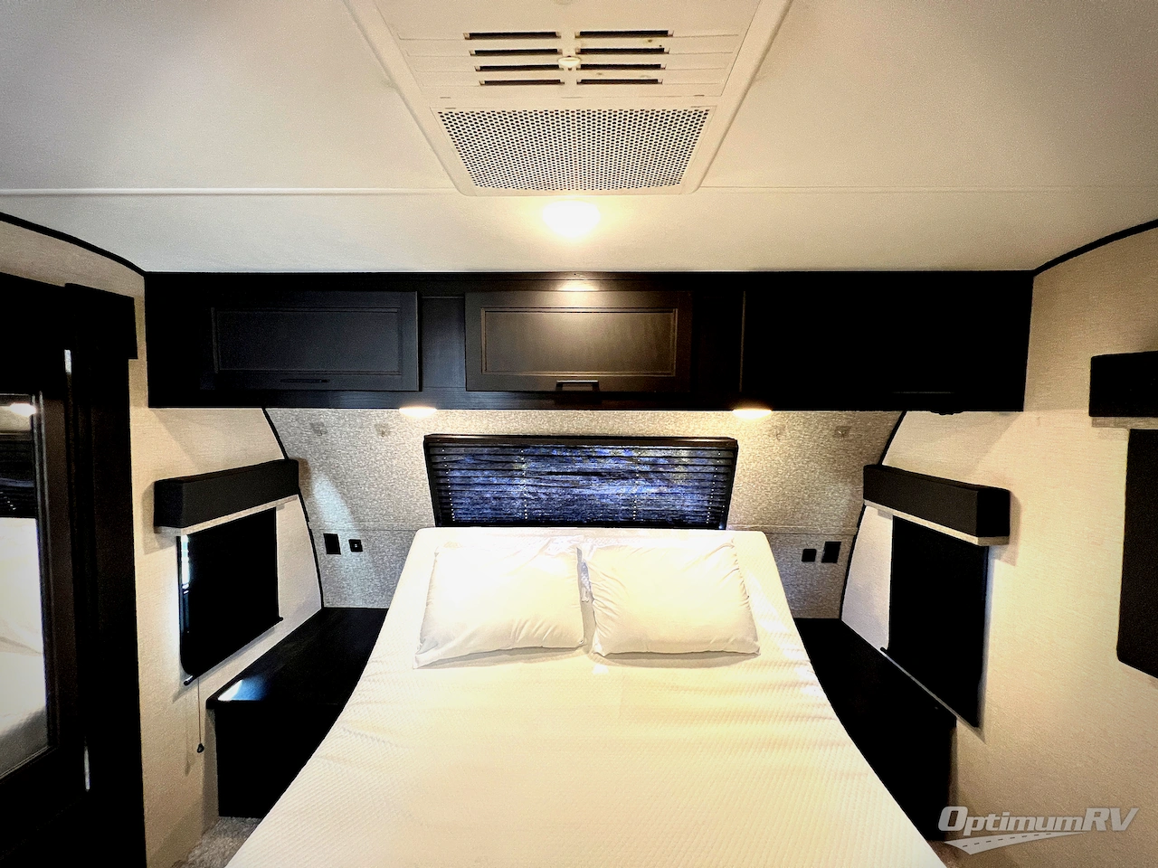 2022 Highland Ridge Roamer RF364BHS Photo 19