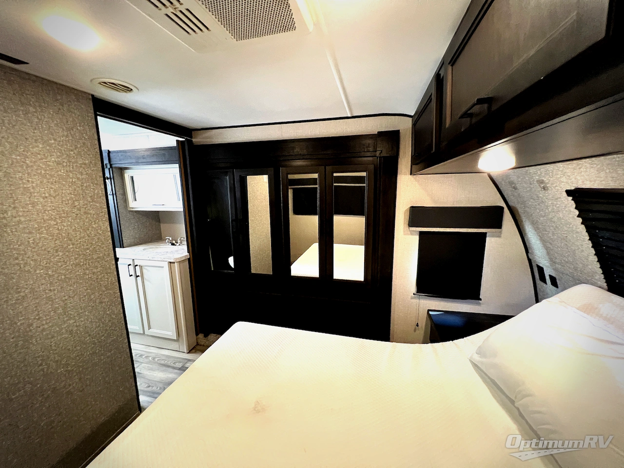 2022 Highland Ridge Roamer RF364BHS Photo 21