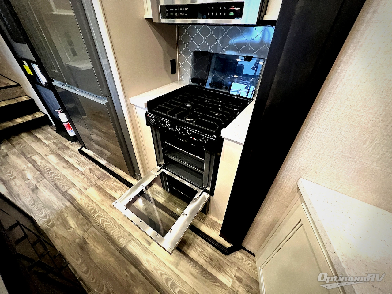 2022 Highland Ridge Roamer RF364BHS Photo 12