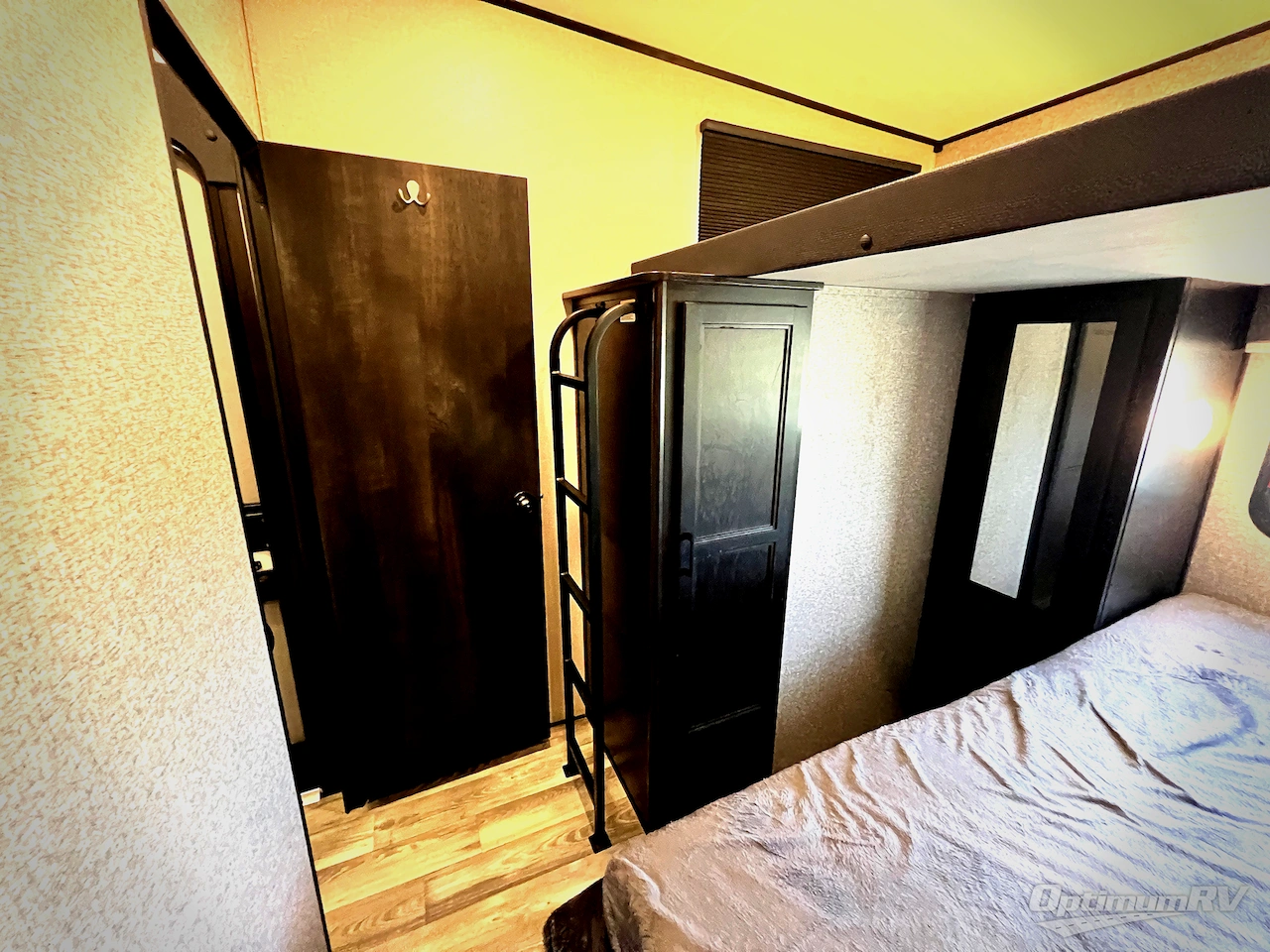 2022 Highland Ridge Roamer RF364BHS Photo 15