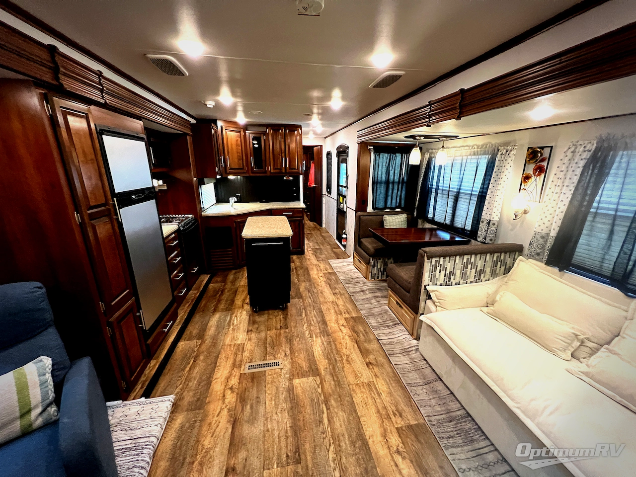 2017 Jayco Eagle 338RETS Photo 2