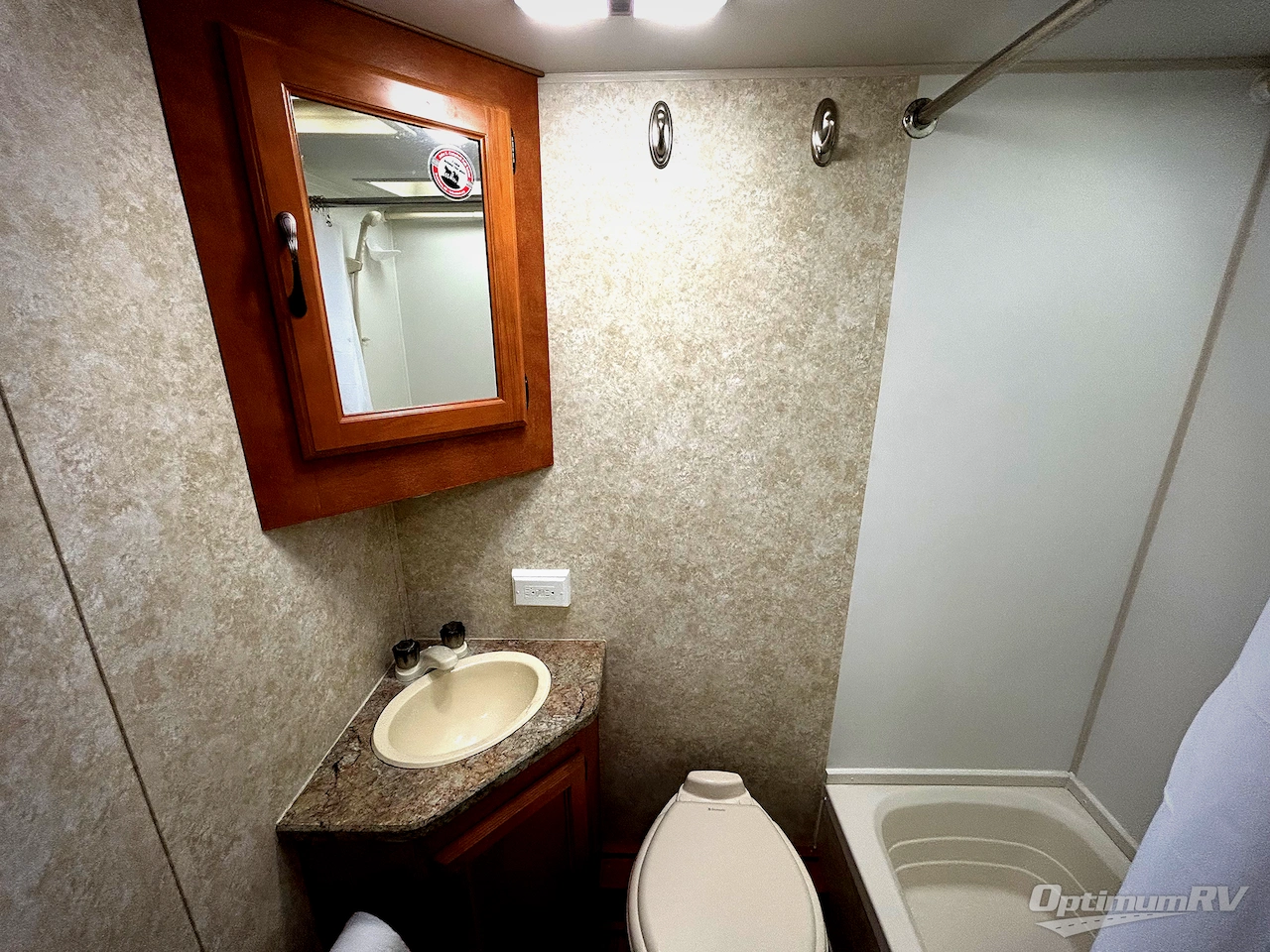 2013 Gulf Stream Ameri-Lite 21MB Photo 12