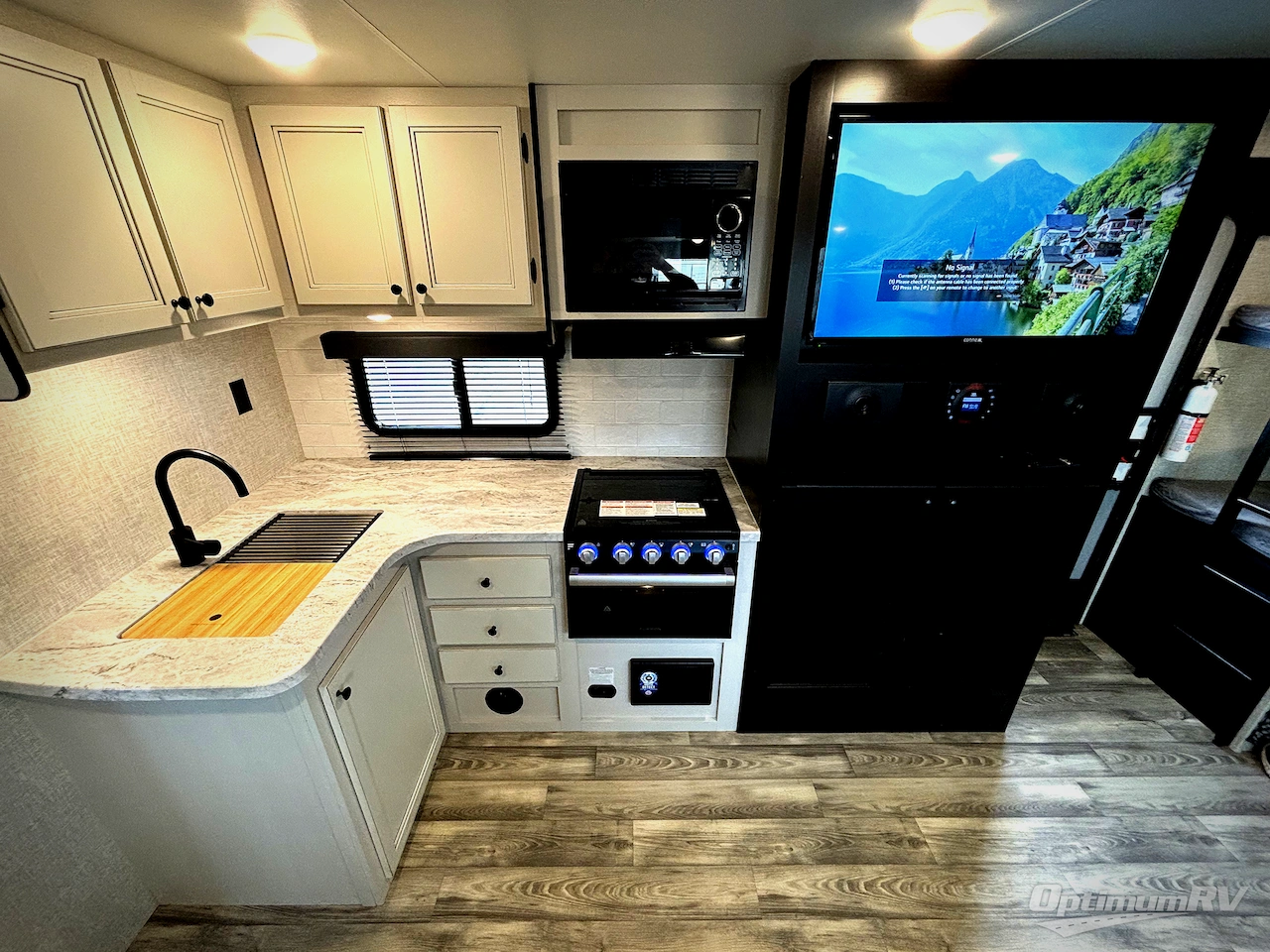 2023 Highland Ridge Range Lite 241BH Photo 6