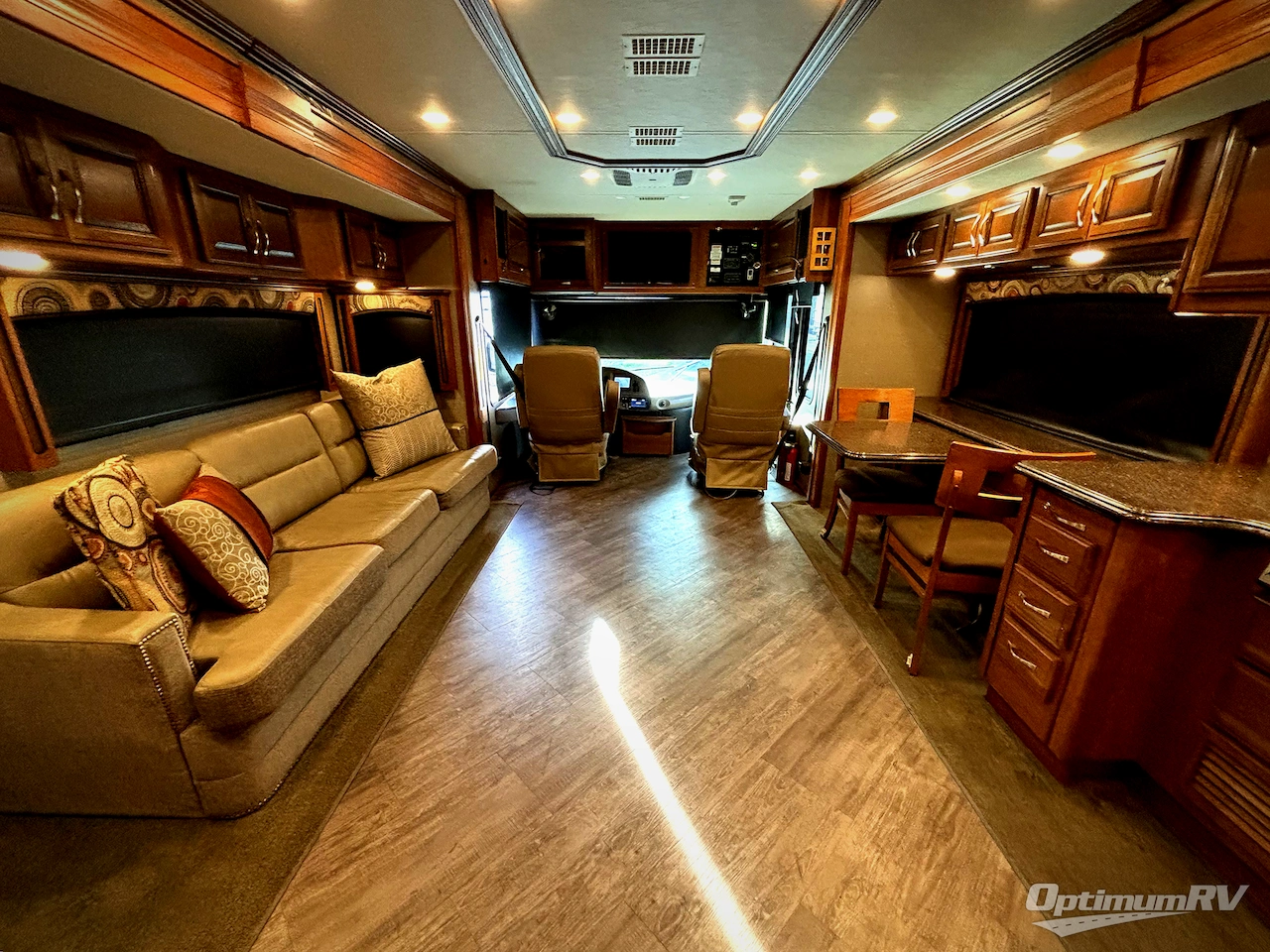 2017 Fleetwood Pace Arrow LXE 38F Photo 4
