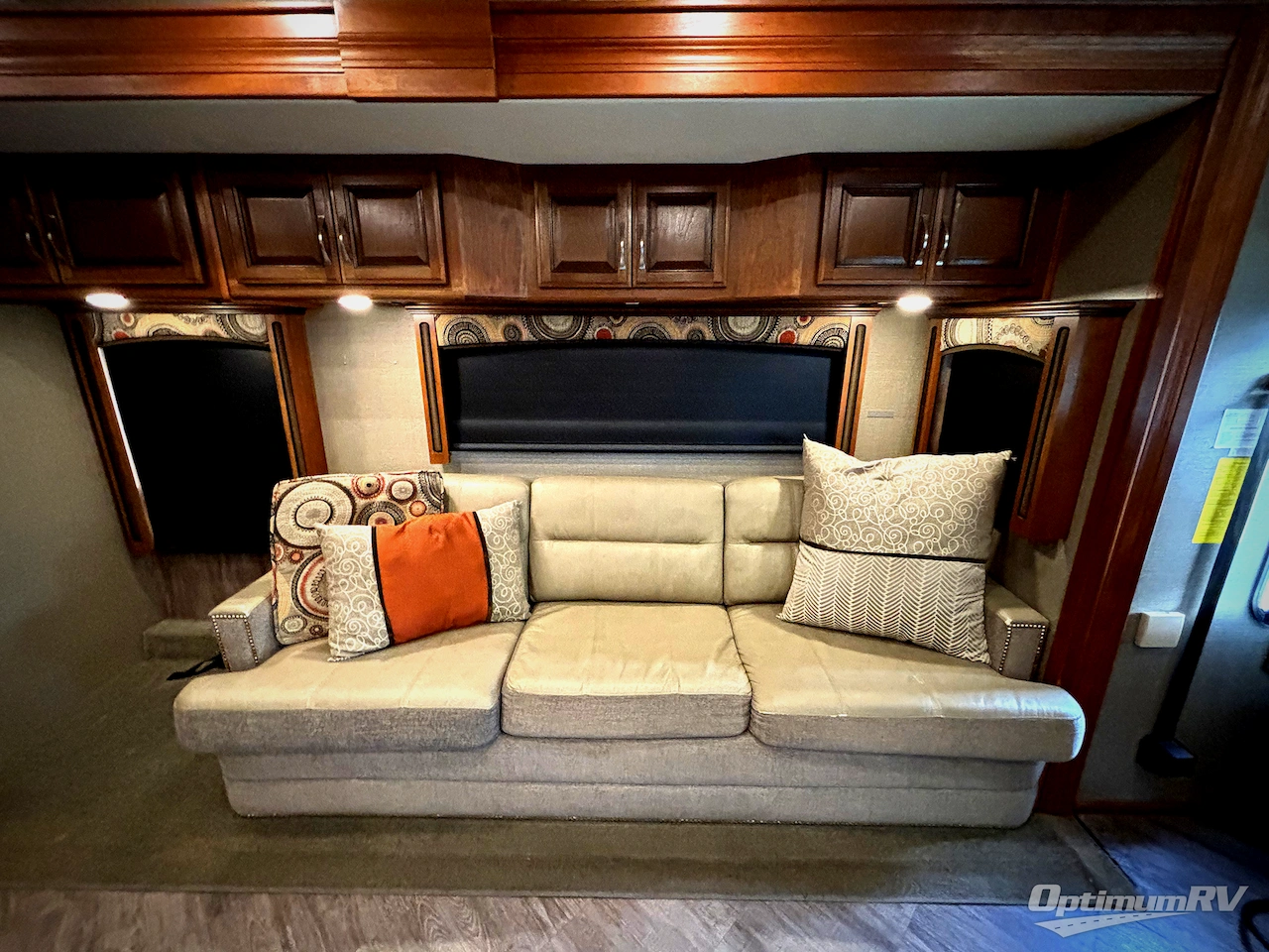 2017 Fleetwood Pace Arrow LXE 38F Photo 10