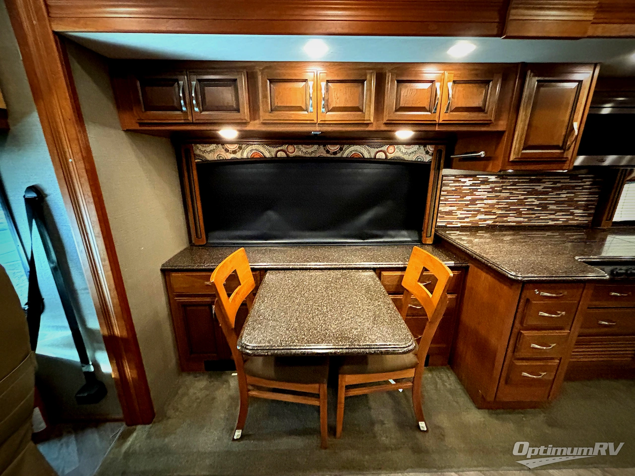 2017 Fleetwood Pace Arrow LXE 38F Photo 12