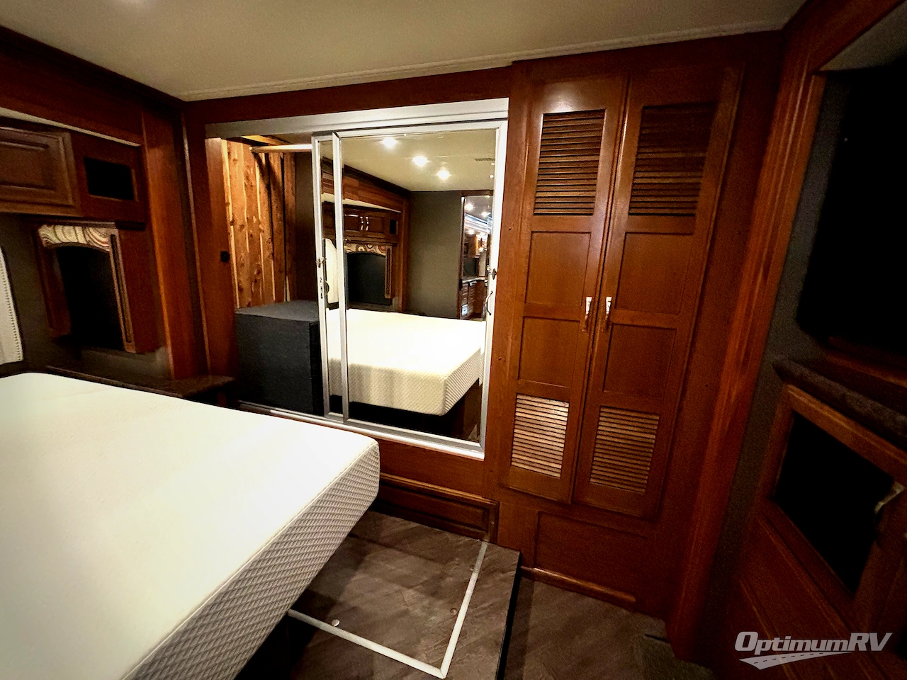 2017 Fleetwood Pace Arrow LXE 38F Photo 19