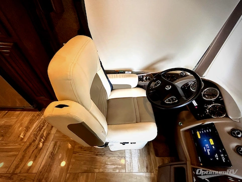 2017 Thor Venetian G36 RV Photo 2