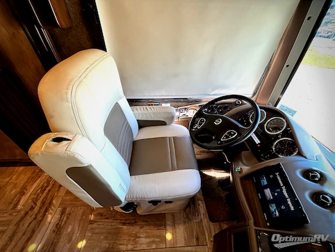 2017 Thor Venetian G36 RV Photo 2