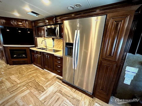 2017 Thor Venetian G36 RV Photo 3