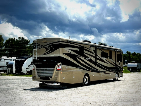 2017 Fleetwood Discovery 37R RV Photo 2