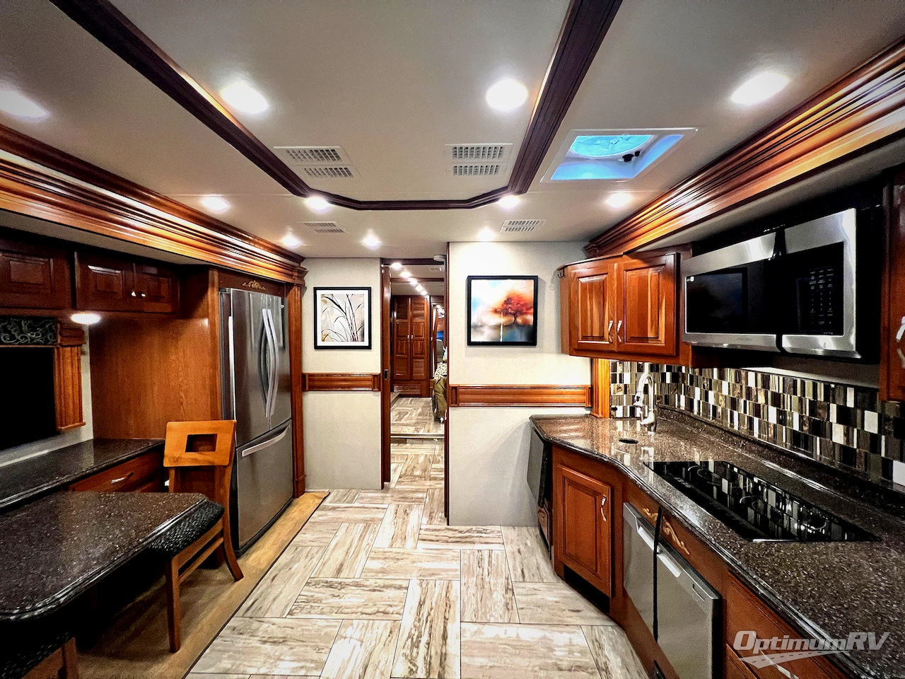 2017 Fleetwood Discovery 37R Photo 4