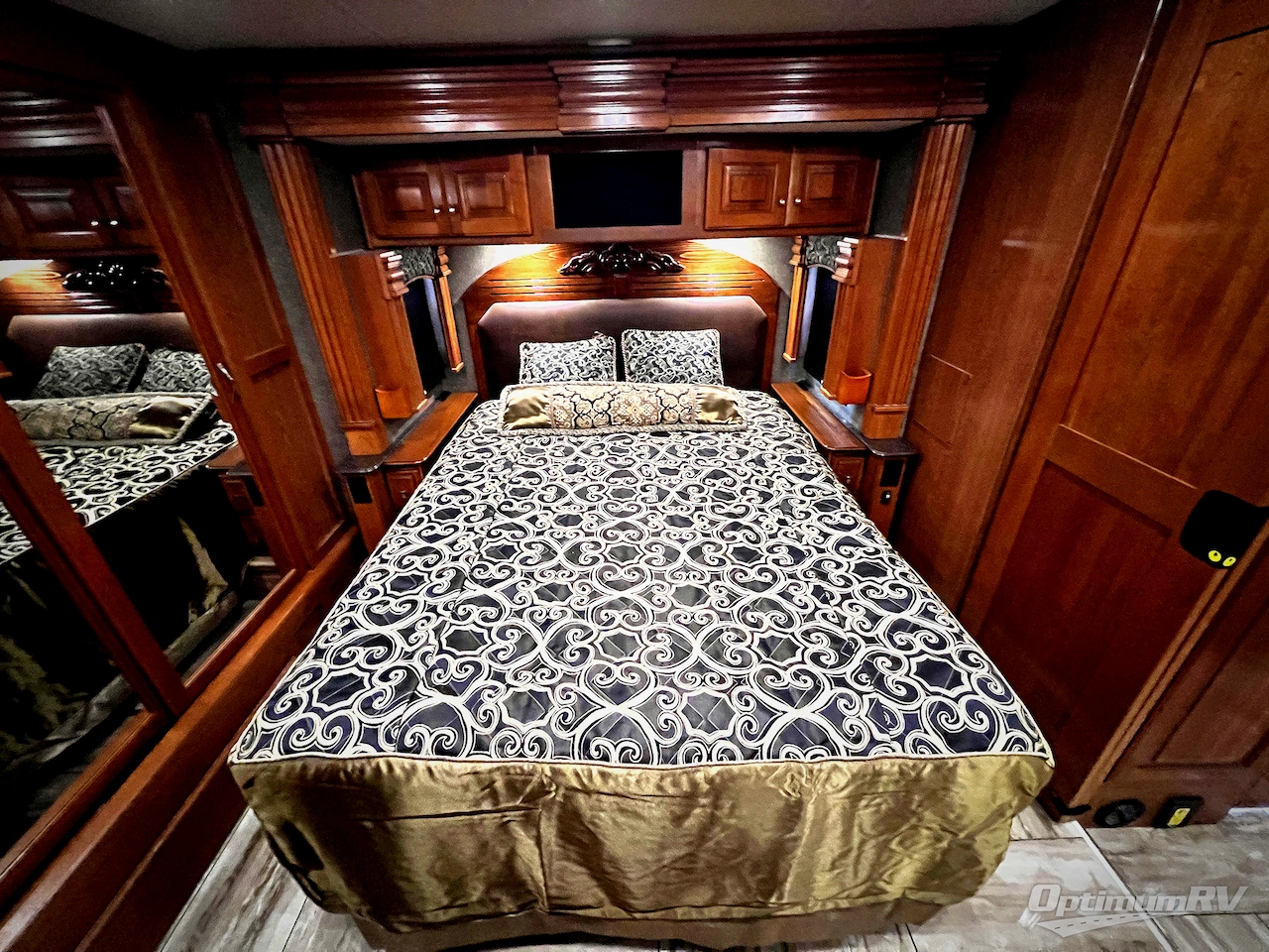2017 Fleetwood Discovery 37R Photo 21