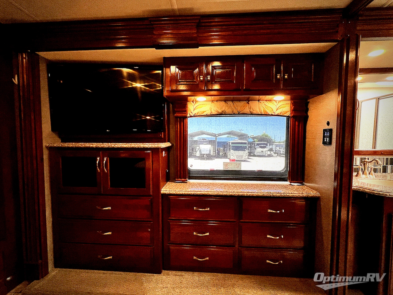2017 Fleetwood Discovery 39F Photo 22