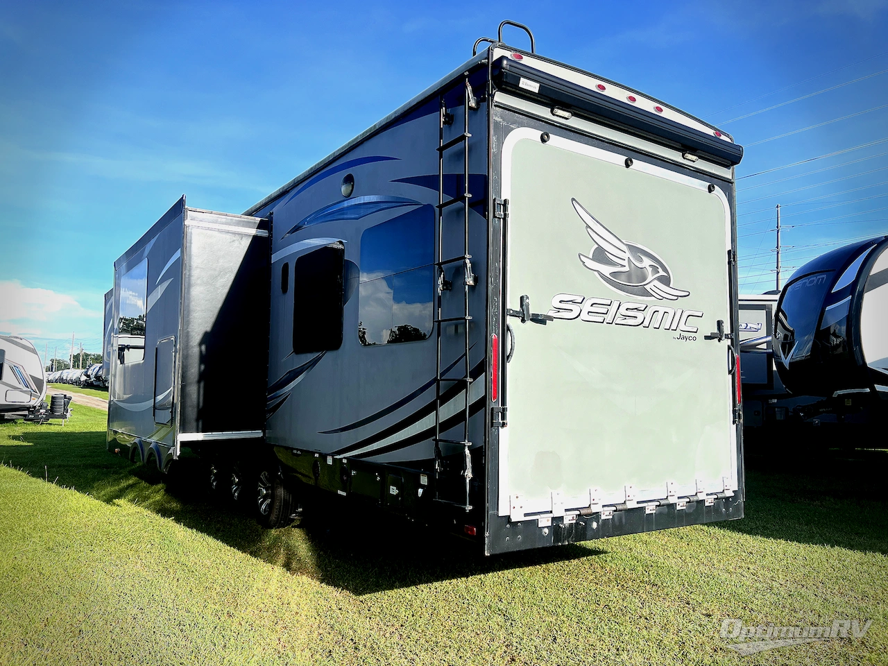 2017 Jayco Seismic 4212 Photo 3