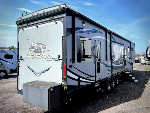 2017 Jayco Seismic 4212 RV Photo 2