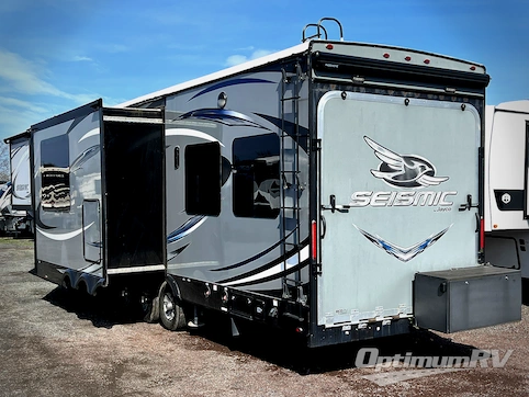 2017 Jayco Seismic 4212 RV Photo 3