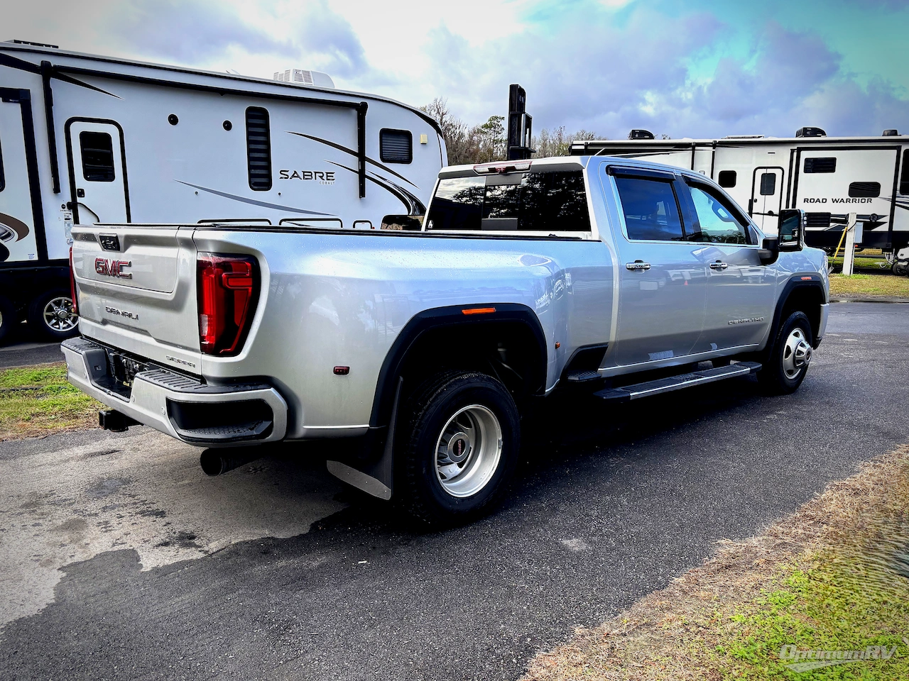 2022 GMC Denali 3500 HD Photo 2