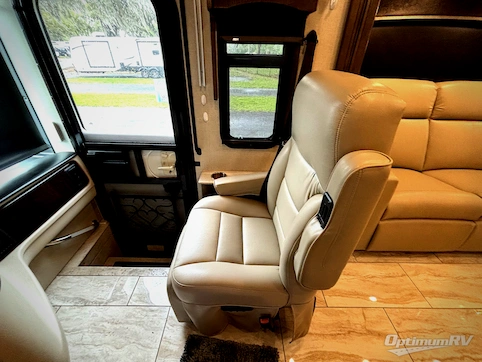 2019 Holiday Rambler Endeavor 38W RV Photo 2