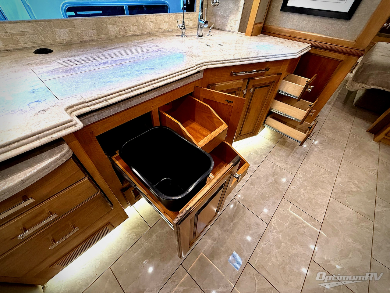 2019 Tiffin Phaeton 40QBH Photo 18