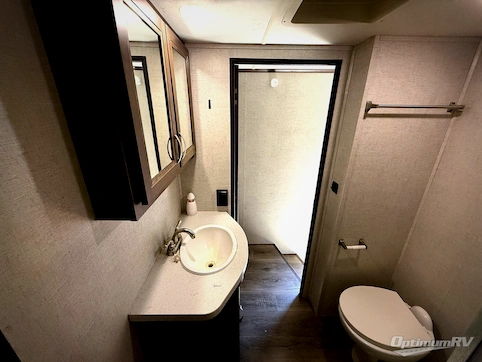 2019 Highland Ridge Highlander HF383H RV Photo 2