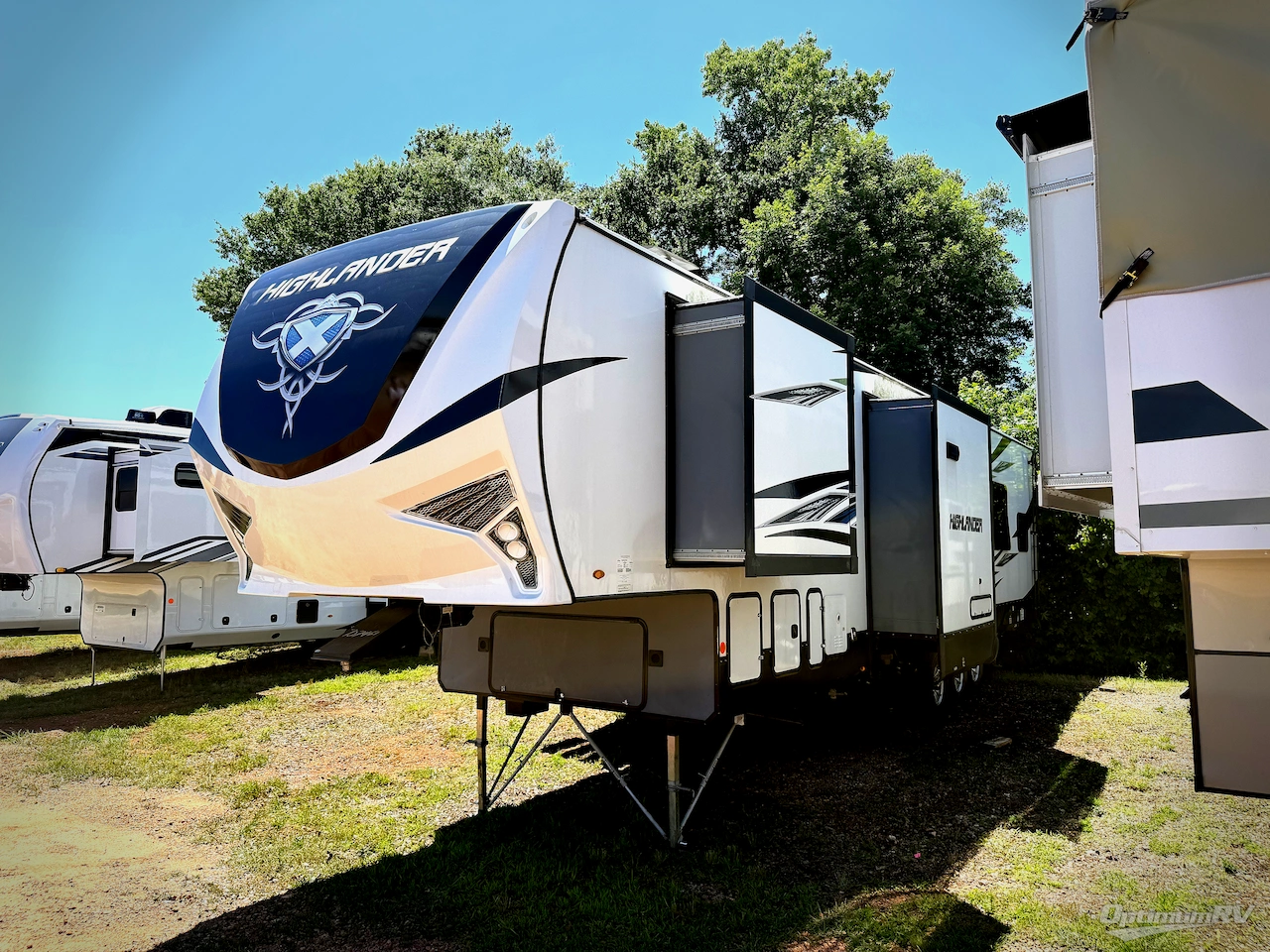2019 Highland Ridge Highlander HF383H Photo 2