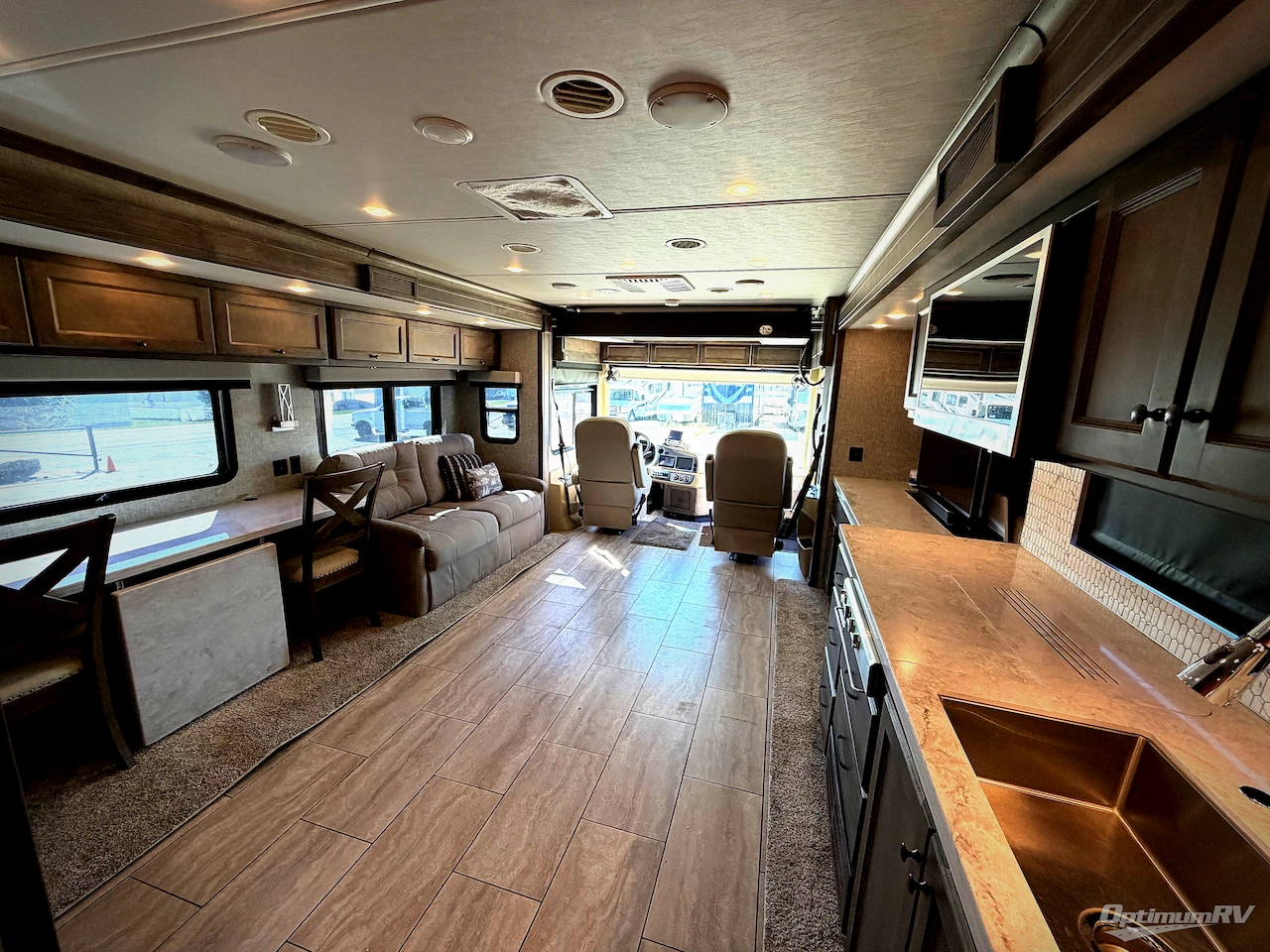 2024 Tiffin Byway 38CL Photo 6