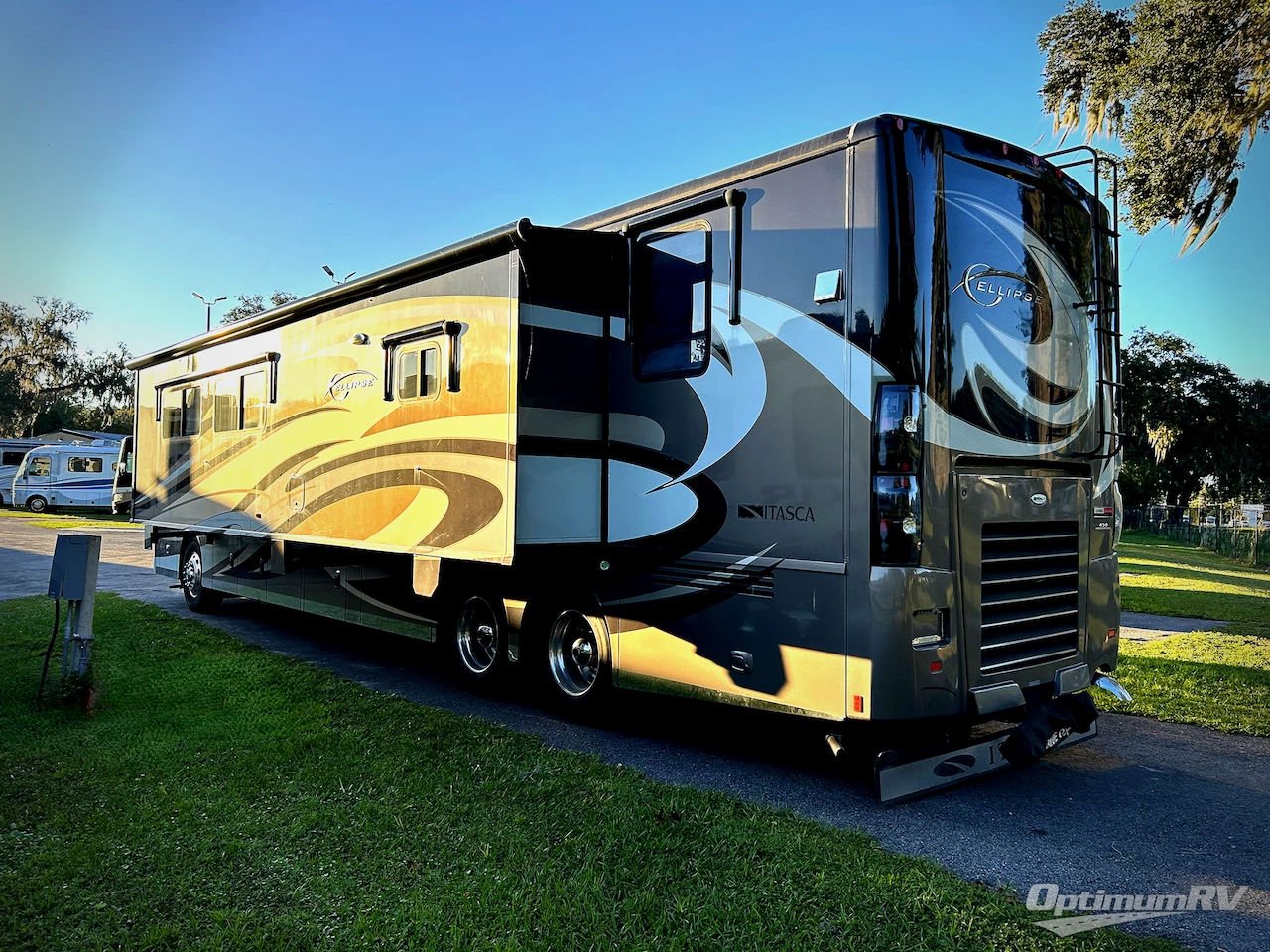 2013 Itasca Ellipse 42QD Photo 3