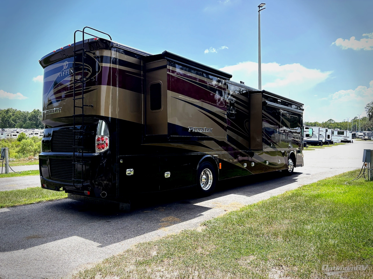 2018 Tiffin Phaeton 40 QKH Photo 2