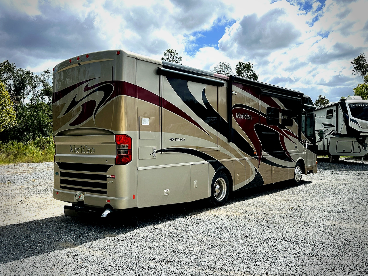 2014 Itasca Meridian 34B Photo 2