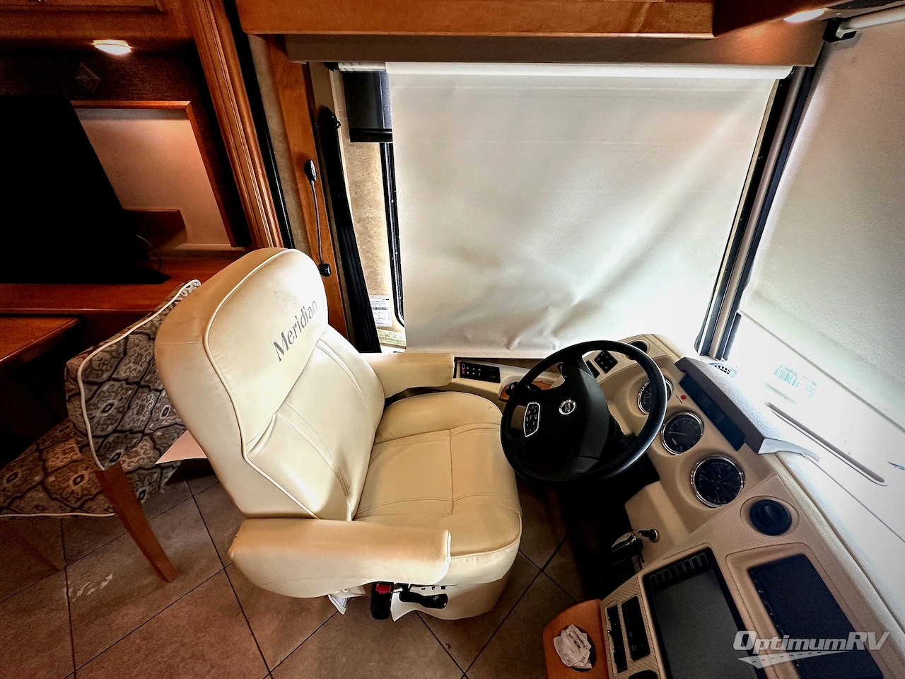 2014 Itasca Meridian 34B Photo 4