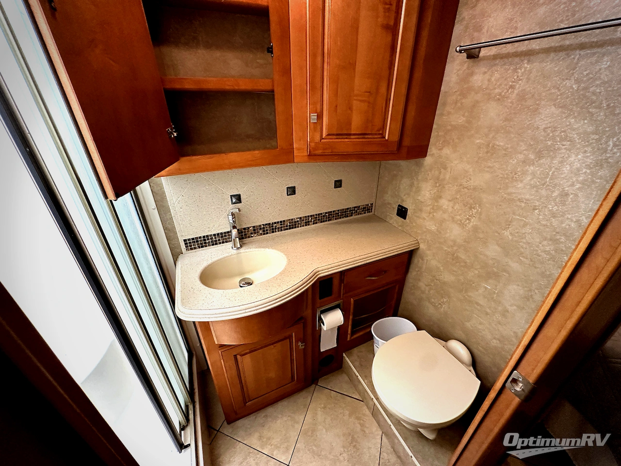 2014 Itasca Meridian 34B Photo 15
