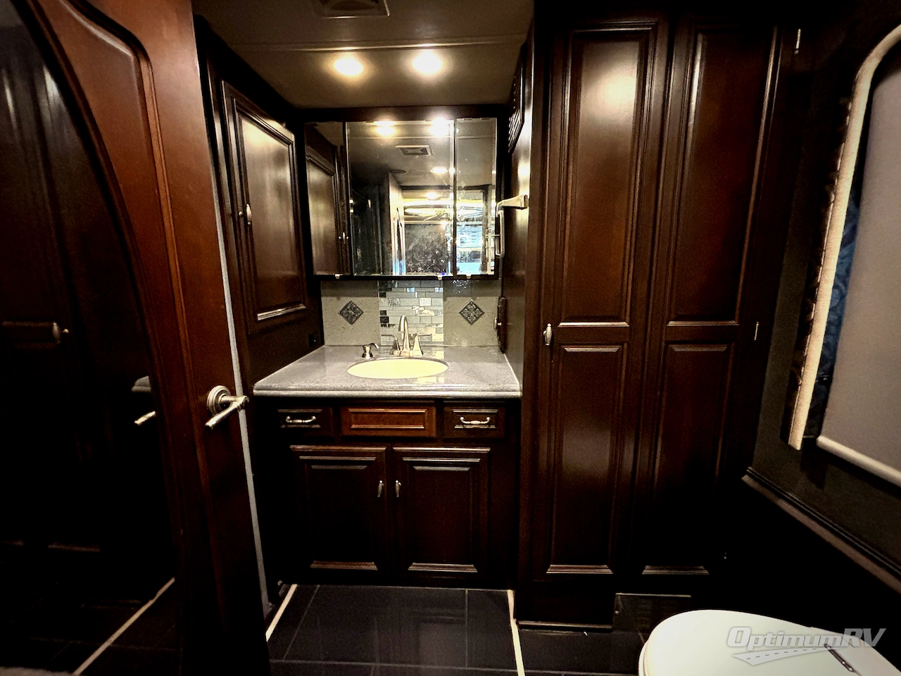 2015 Winnebago Grand Tour 42QL Photo 20