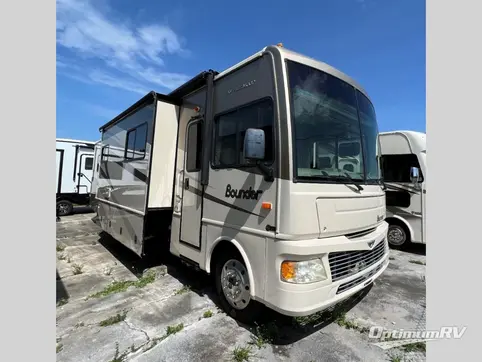 Used 2008 Fleetwood Bounder 38P Featured Photo