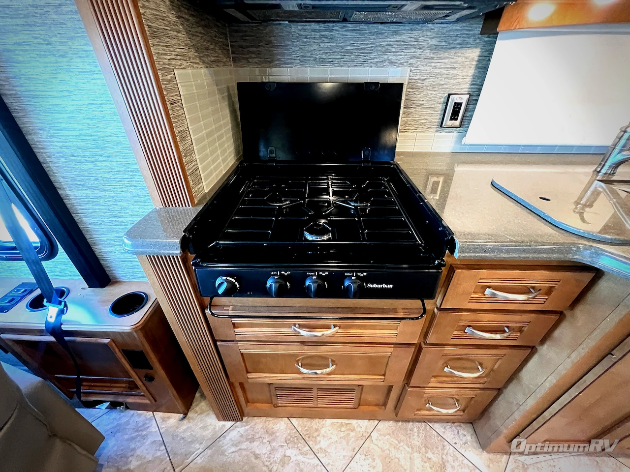 2019 Winnebago Forza 38F Photo 13
