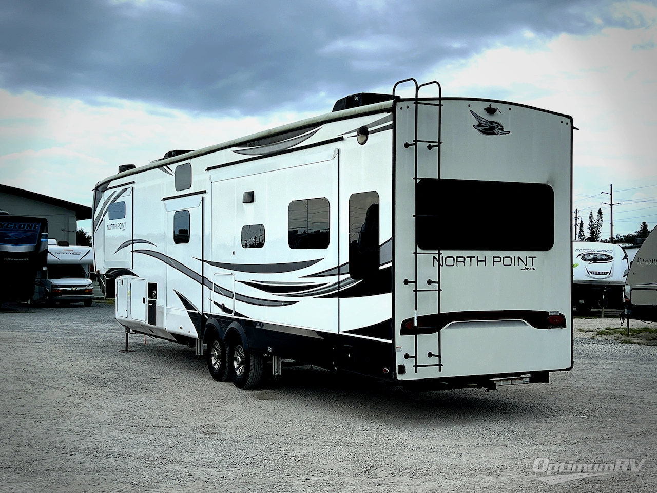 2022 Jayco North Point 377RLBH Photo 3