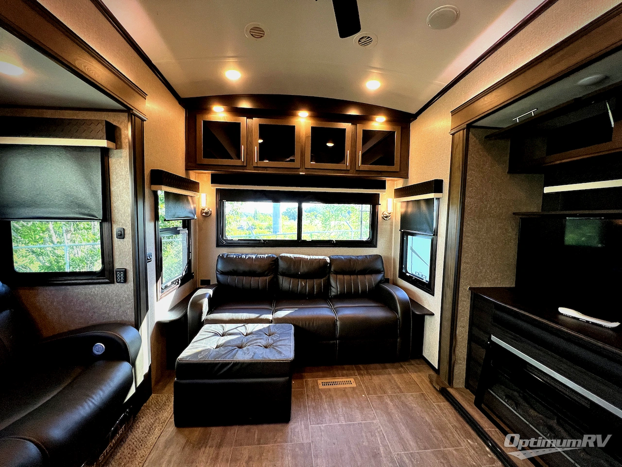 2020 Jayco North Point 377RLBH Photo 8
