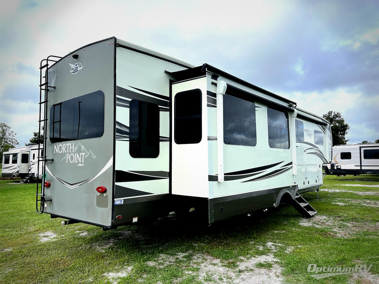 2021 Jayco North Point 377RLBH Photo 3