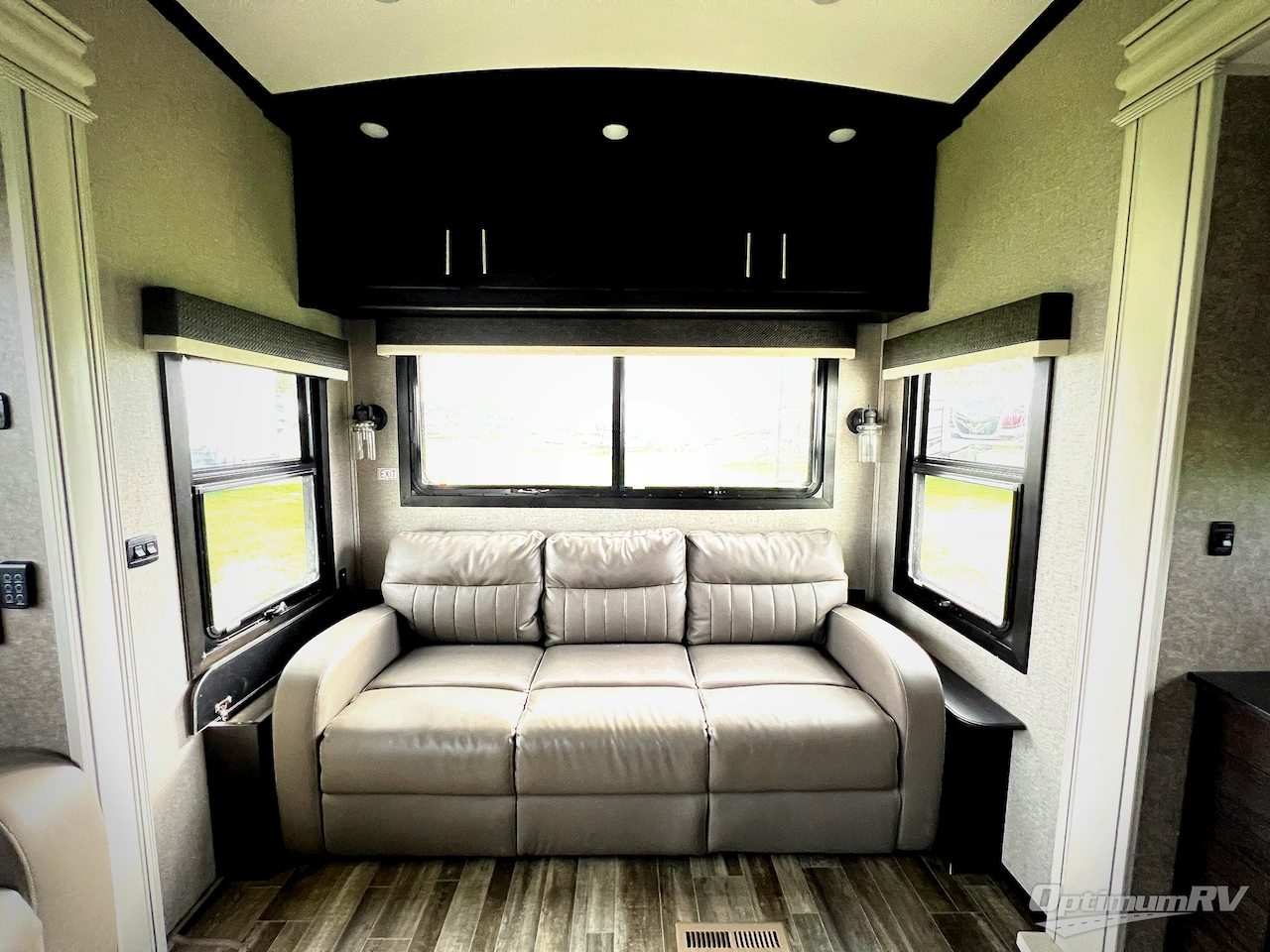 2021 Jayco North Point 377RLBH Photo 7