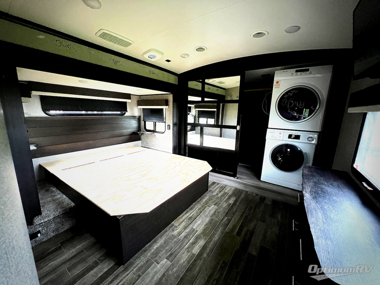 2021 Jayco North Point 377RLBH Photo 16