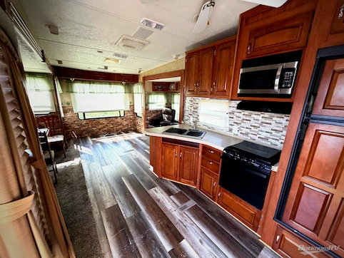 2011 SunnyBrook Bristol Bay 3455CK RV Photo 2