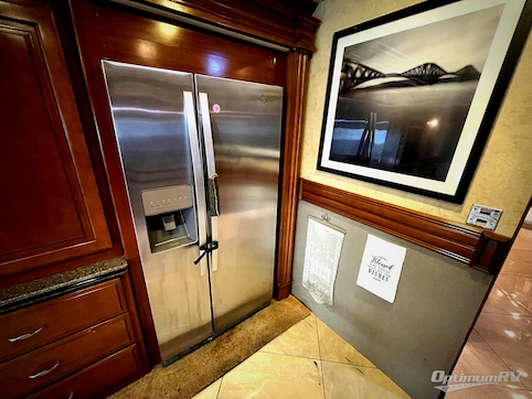 2015 Fleetwood Discovery 40E RV Photo 2