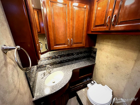 2015 Fleetwood Discovery 40E RV Photo 3