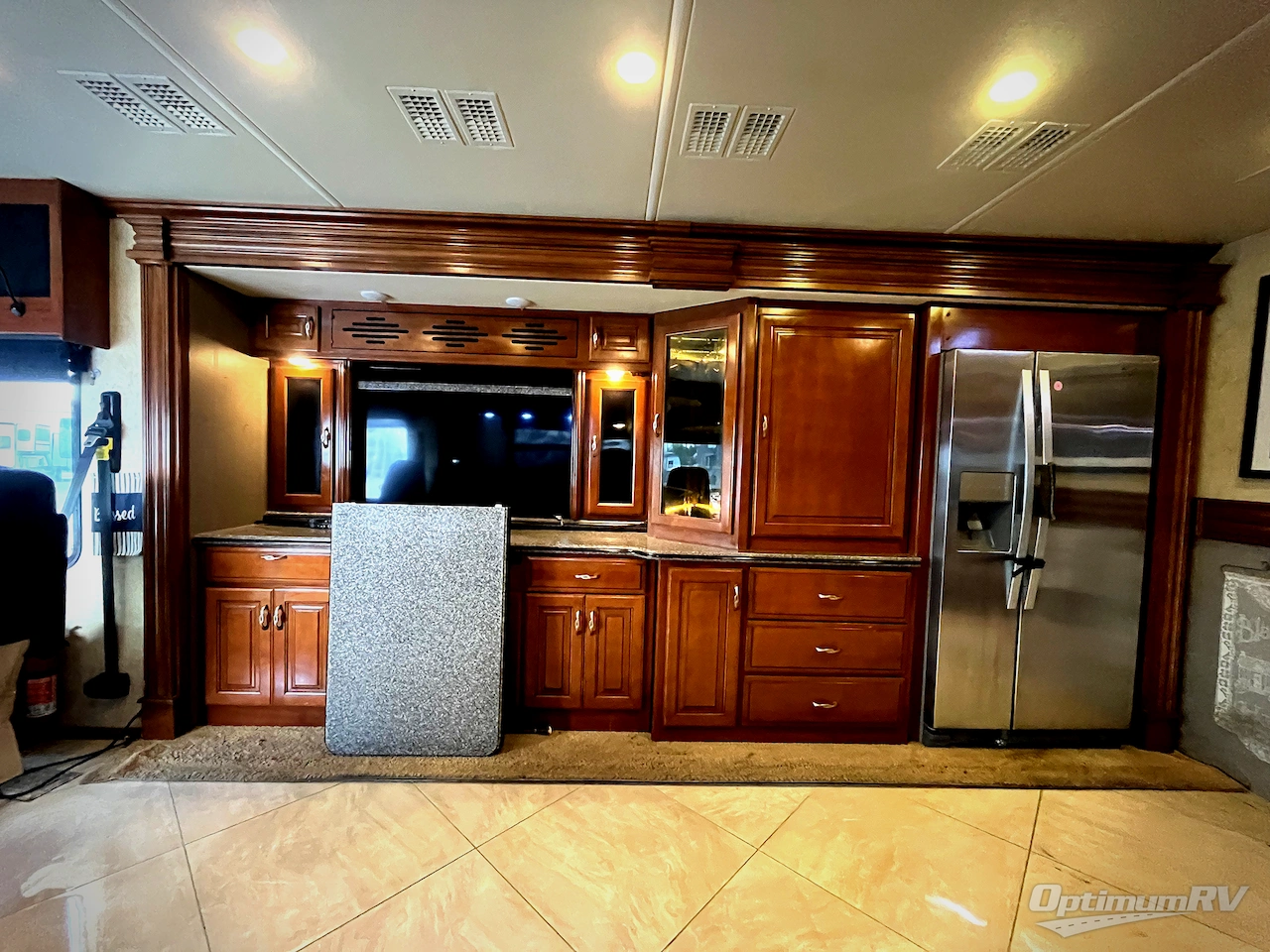2015 Fleetwood Discovery 40E Photo 5